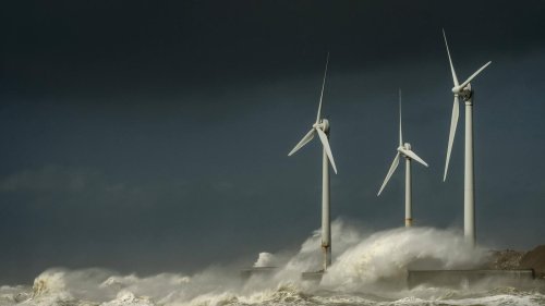 Gefahr durch Monsterwellen: Wie „Freak Waves“ Windparks gefährden