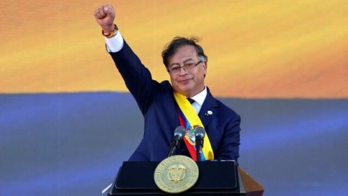 Ex-Guerillero Petro zieht in Kolumbiens Präsidentenpalast ein