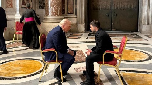 Mit Trump und Selenskyj: Der Abschied von Papst Franziskus in Bildern
