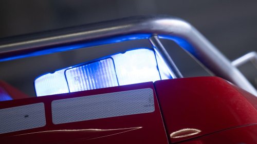 Hoher Schaden: Zwei Lastwagen brennen auf Autobahn-Parkplatz