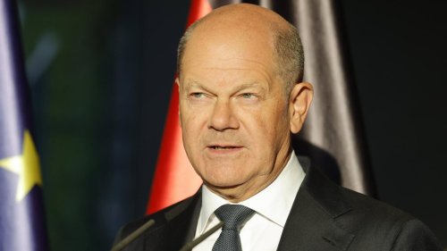 Keine „abschätzige Äußerung“ zu Chialos Hautfarbe: Staatsanwaltschaft wertet Scholz’ „Hofnarr“-Ausraster lediglich als Kritik an der CDU
