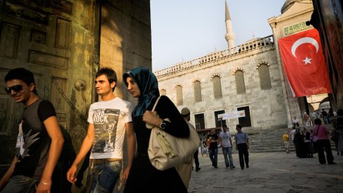 Hoffnung auf bessere Lebensbedingungen: Mehrheit der jungen Menschen in der Türkei will ins Ausland gehen