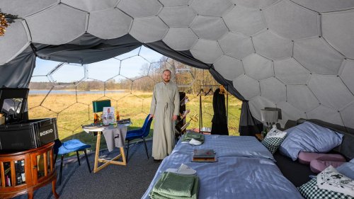 Orthodoxes Kloster in Brandenburg: Geld verdienen mit Gulaschkanone und Glamping