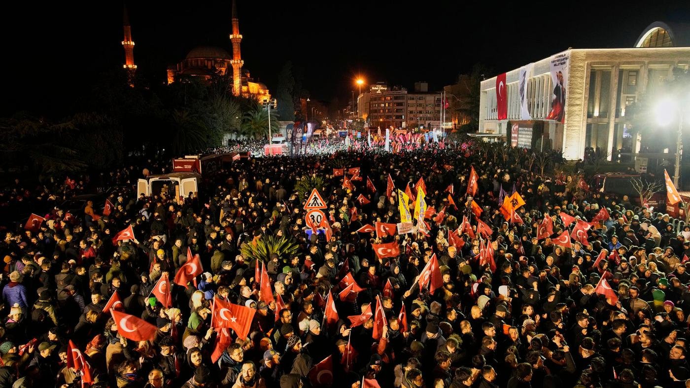 Türkei: Tausende protestieren gegen Festnahme von Erdogan-Rivale