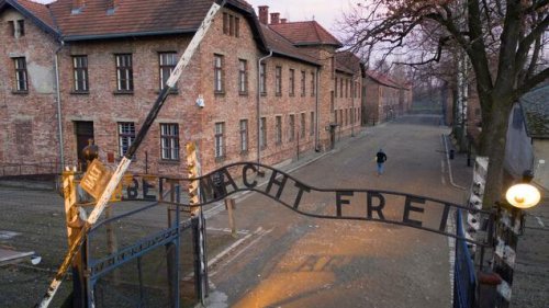 Niederländische Touristin wegen Hitlergruß in Auschwitz verhaftet