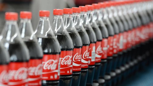 „Heute ist es normal, dass ein Porschefahrer Aldi-Marken kauft“: Haben sich Coca-Cola und Co. mit Preiserhöhungen verzockt?