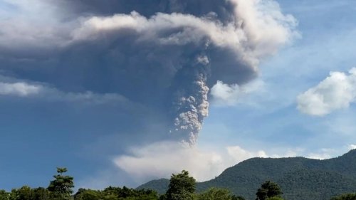 Höchste Alarmstufe in Indonesien: Vulkan Lewotobi Laki-Laki spuckt fünf Kilometer hohe Aschesäule