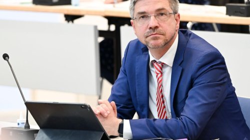 Rathauschef unter Druck: Vor Bürgerentscheid zur OB-Zukunft: Wahlkampf startet