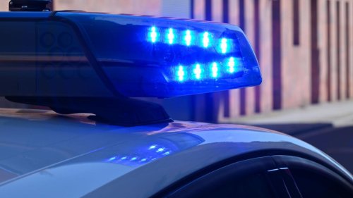 Staatsschutz: Ermittlungen: Brandsatz gegen Haus und Schweinekopf am Zaun