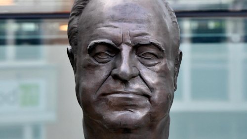 Eine Umbenennung für den Altkanzler: Gebt Helmut Kohl doch die andere Hälfte der Berliner Kochstraße!