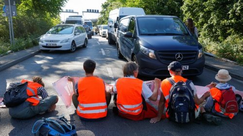 Klimaschutz-Initiative blockiert erneut Berliner Stadtautobahn