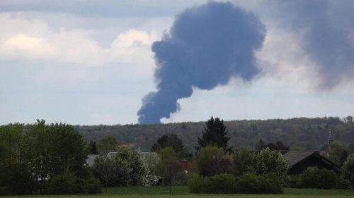 Großräumige Evakuierung im Industriegebiet: Großbrand und Explosionen in Braunschweiger Aerosolfabrik
