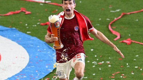 Große Emotionen beim FC Bayern: Müller-Abschied mit Pointe und Kakadu - „Wird ewig wirken“
