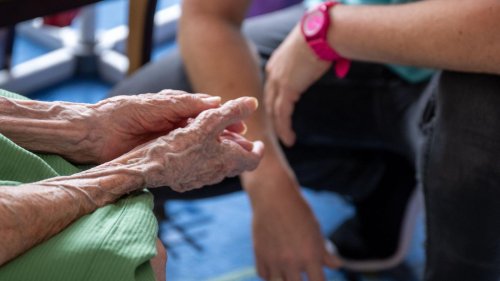 Hilfe zur Pflege: Pflegebedürftige warten teils monatelang auf Sozialhilfe