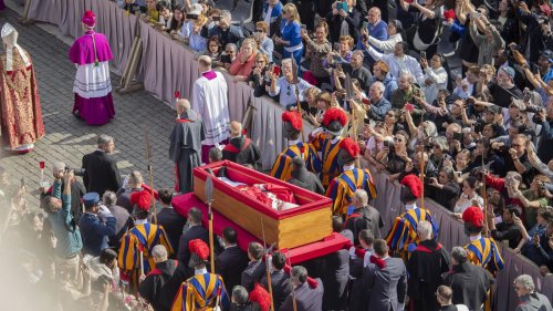 Letzte Ehre in Bildern: Die Welt verabschiedet sich von Papst Franziskus