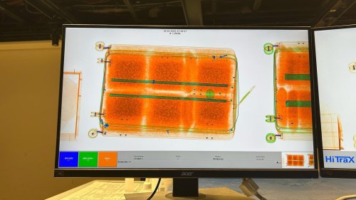 Bislang größter Fund am Berliner Flughafen: Zoll entdeckt 68 Kilogramm Cannabis in zwei Gepäckstücken