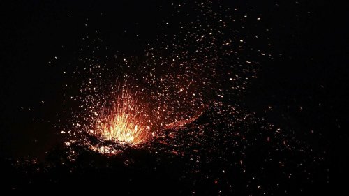 Lava fließt am Mauna Loa: Größter aktiver Vulkan der Welt auf Hawaii ausgebrochen