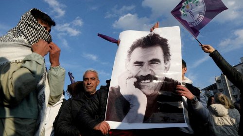 Verbotene kurdische Arbeiterpartei: Terrororganisation PKK legt Waffen nieder und löst sich auf