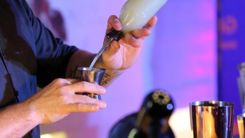 Rhabarber, Veilchen und Gin: Der „Princess Rainbow“ überzeugt bei Potsdams erstem Cocktailwettbewerb