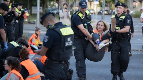 Berliner Verwaltungsgericht entscheidet: Polizei darf Klimaaktivisten keine Einsatzgebühren mehr berechnen