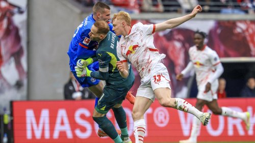 Schwere Verletzung von Torwart Gulacsi: Leipzigs 1:1 gegen Holstein Kiel wird zur Nebensache