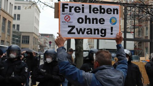 Corona-Demos in mehreren Städten: Deutlich weniger Teilnehmer bei „Querdenker“-Protest in Berlin als erwartet