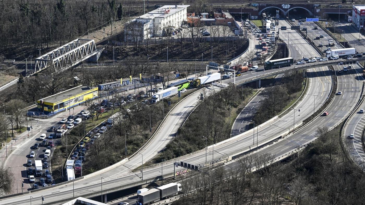 Die Ringbahnbrücke am ICC: Auch Neubau oder Sanierung werden das Problem nicht lösen
