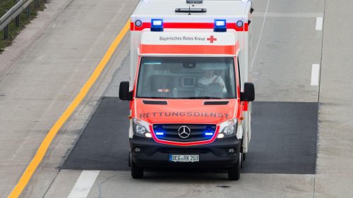 Von Ehefrau bei Affäre entdeckt: Mann seilt sich mit Bettlaken ab und verletzt sich schwer