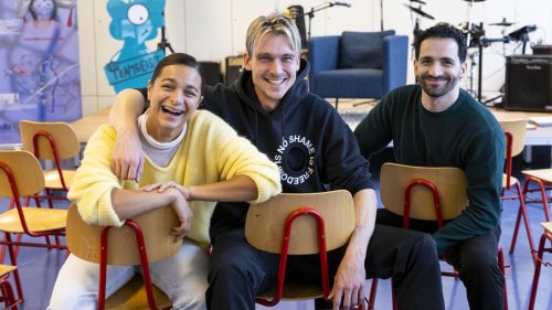 „Vorlesen ist meine größte Angst“: Berliner Schauspieler Hassan Akkouch hilft Grundschülern beim Lernen