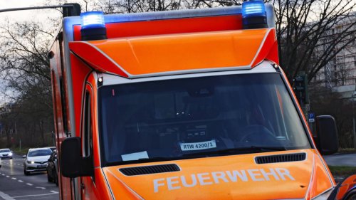 Unfall in Berlin-Lankwitz: Autofahrer fährt 18-jährigen Fußgänger an