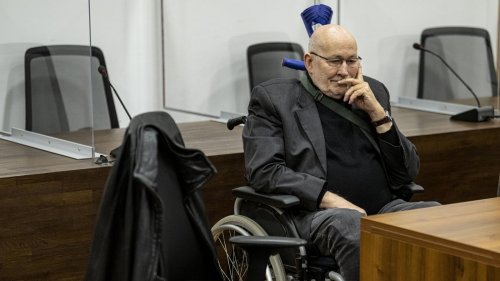 Holocaust-Leugner in Potsdam vor Gericht: Horst Mahler fordert Einstellung des Prozesses