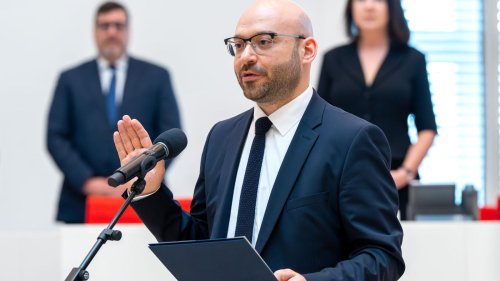 Verfassungsschutz-Debatte: Innenminister tritt Amt an und überprüft Rückführungszentrum