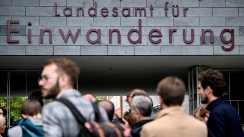 Wartezeiten bis zu sechs Monaten: Berlins Landeseinwanderungsamt fehlen die Leute