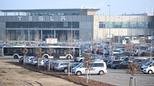 Tesla-Fabrik in Brandenburg : Kein Abbau von 3000 Jobs in Grünheide