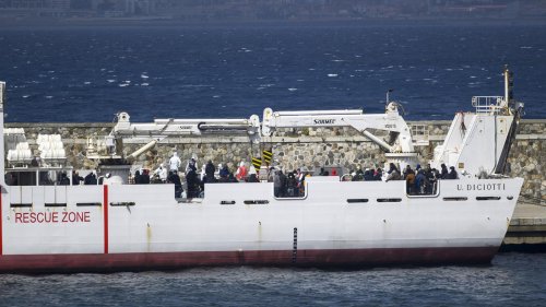 Vor Italiens Küste: Behörden retten rund 750 Mittelmeer-Migranten
