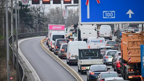 Ringbahnbrücke: Stau auf der A100 in Richtung Neukölln