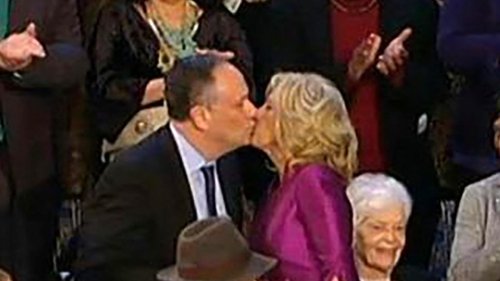 Twitter-Video sorgt für Empörung: Küsst First Lady Jill Biden den Ehemann von Kamala Harris auf den Mund?