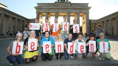 Welt-Aids-Tag in Berlin: „Die Glut ist noch nicht gelöscht“