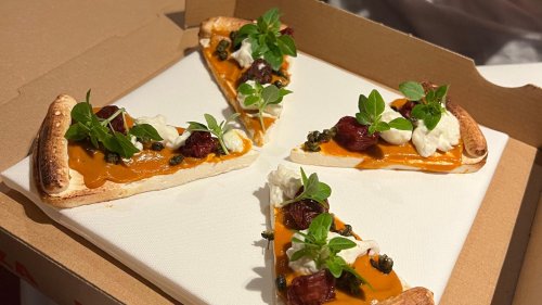 Berliner Sterneküche aus dem Pappkarton: Sieht wie Pizza aus, aber scheint aus teurer Luft zu bestehen