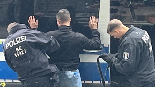 Schläge, Tritte, Scheinhinrichtung: Anführer einer jungen Neonazi-Truppe aus Berlin vor Gericht