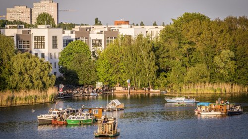 Partyflöße, Speedboote, Jetski: Berlins Südosten sucht nach Frieden auf dem Wasser