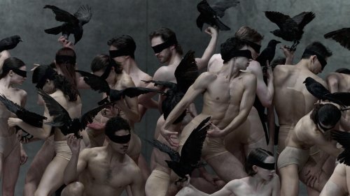 „Winterreise“ des Staatsballetts Berlin: Fetischparty in der Kältekammer