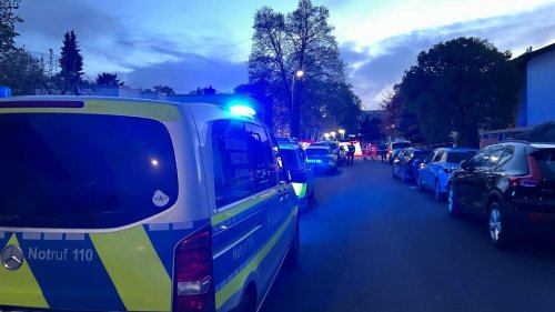 Kriminalität: Zwei Menschen sterben durch Schüsse - Täter flüchtig
