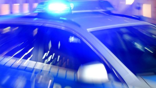 Großeinsatz auf der Autobahn: Verfolgungsjagd auf A9: Polizei stoppt Lkw mit Nagelsperre