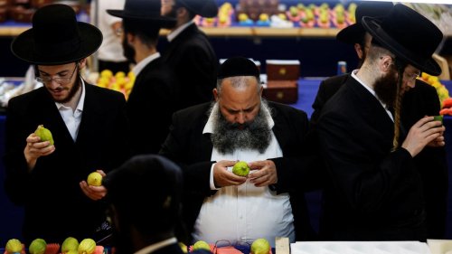Umstrittene Aussage vom sephardischen Oberrabbiner: Säkulare Juden verblöden durch unkoscheres Essen