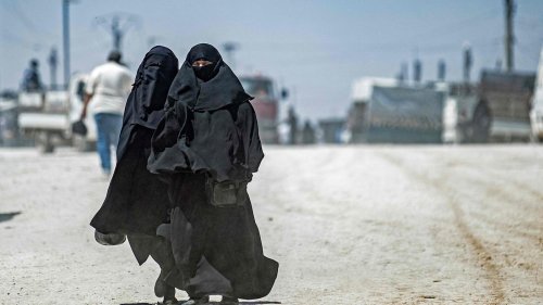 Kurdische Selbstverwaltung bestätigt: Bundesregierung holt IS-Frauen aus Syrien