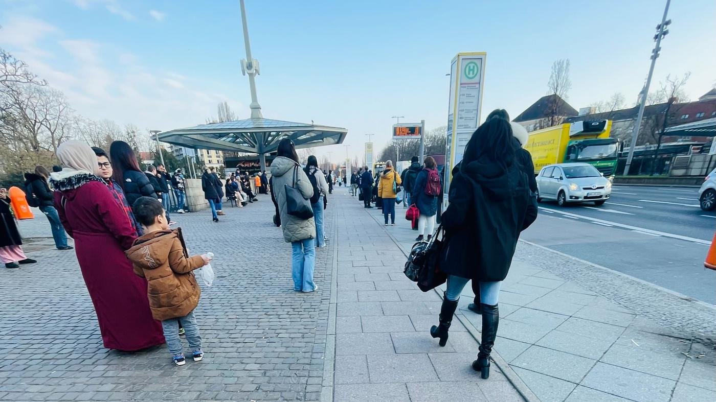 „Hölle auf Erden für Radfahrer“: Ist diese Idee vor dem Rathaus Spandau der Durchbruch?