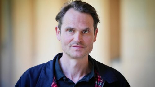 „Das Gegenteil von Schönheit ist Nützlichkeit“: Schauspieler Fabian Hinrichs als Autor