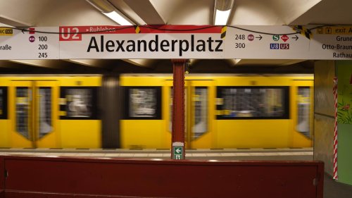 Baugrube am Berliner Alexanderplatz: Zementspritze soll beschädigten U2-Tunnel retten