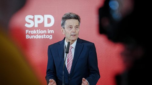 Heftige Debatten in der Koalition: SPD-Fraktionschef wirft FDP und Grünen „Selbstdarstellung“ vor